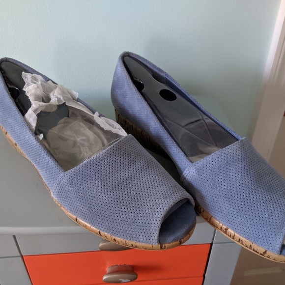 Blue leather open toe wedges 12M - Picture 2 of 3